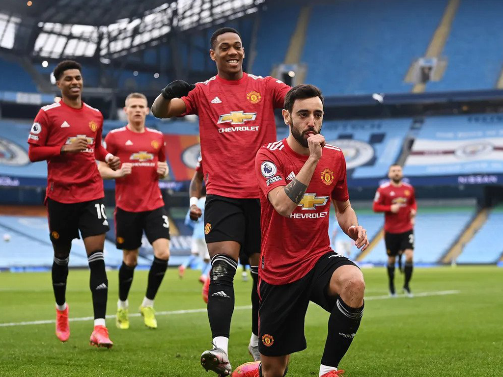 Manchester United pārtrauc Manchester City uzvaru gājienu, Chelsea soļo bez zaudējumiem, Keina diena