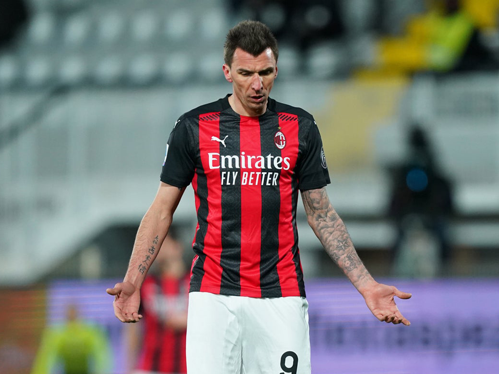 Milan un Juventus klūp, notiek līderu maiņa